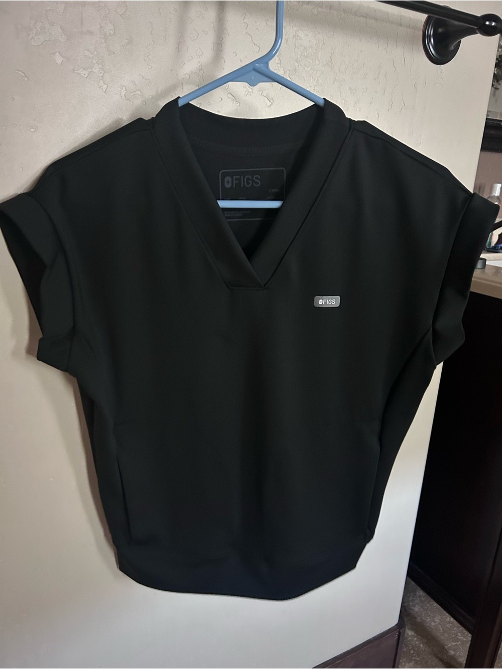 FIGS Women's Mira FormX Black V-Neck Scrub Top
